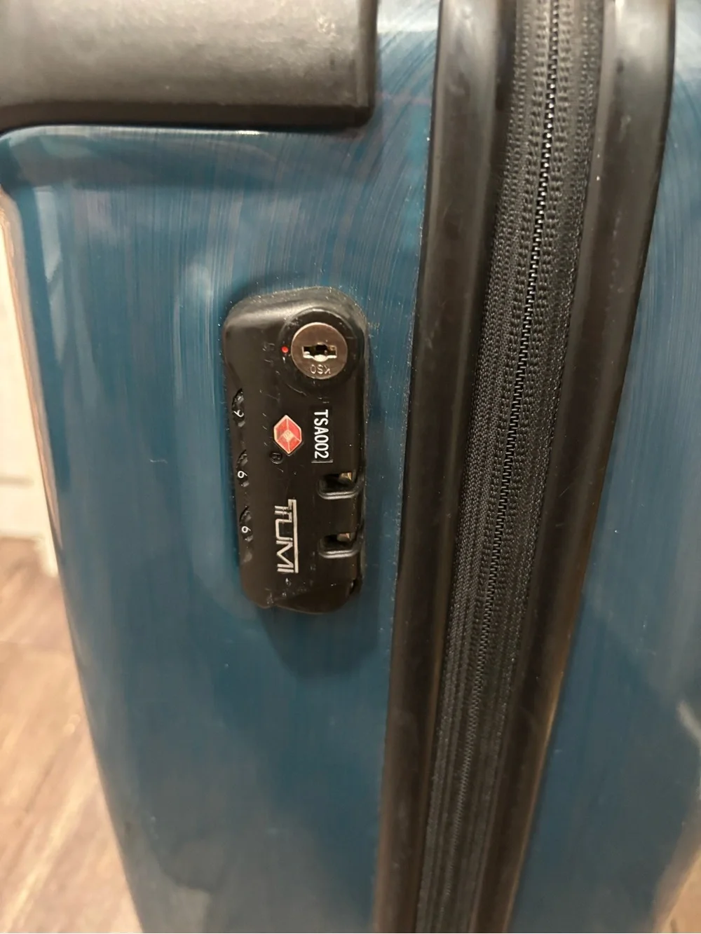Tumi Vapor 21 in Continental Carry-On Hardcase Spinner Luggage Dark Teal *AS IS*